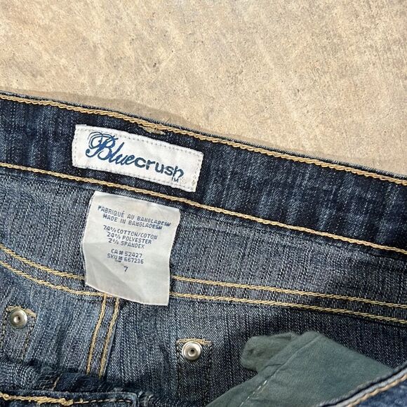 Blue Crush Medium Wash Denim with Small Distressing Shorts Size 7 - Picture 4 of 11